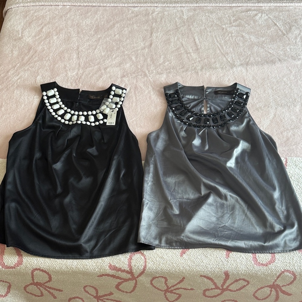 (2x1) The Limited Black Top with White Embellishments